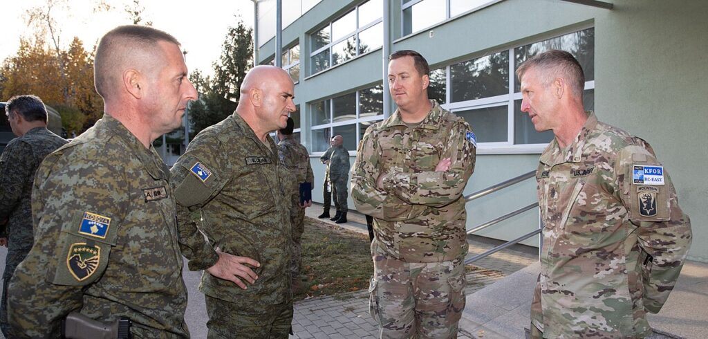 Pjesëtarë të FSK-së dhe ushtrisë amerikane gjatë bashkëpunimit në vitin 2021; foto arkivore, jo nga takimi i raportuar.